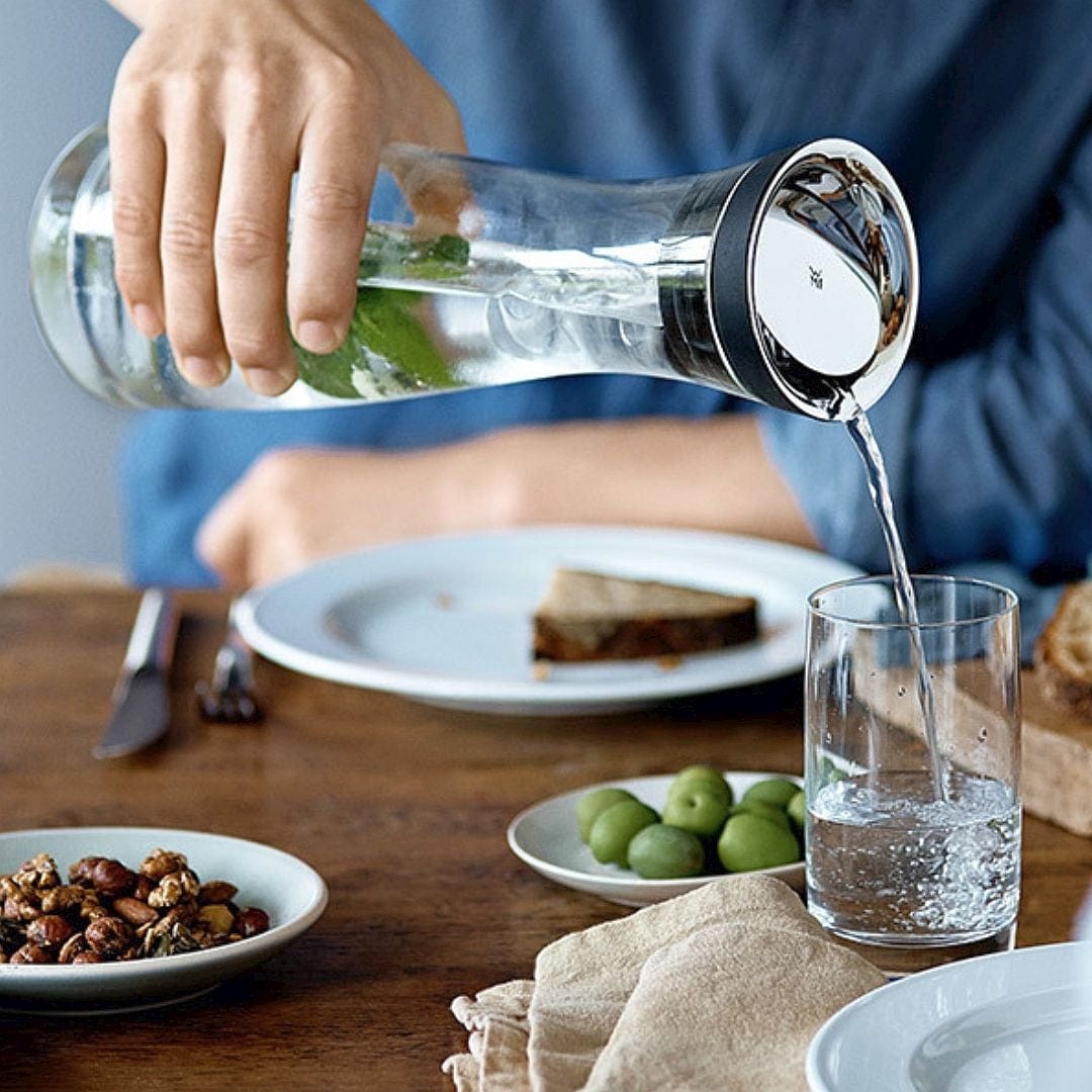 ArtOlo Elegant Glass Carafe with Lid